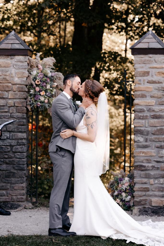 wedding ceremony groesbeck estate first kiss